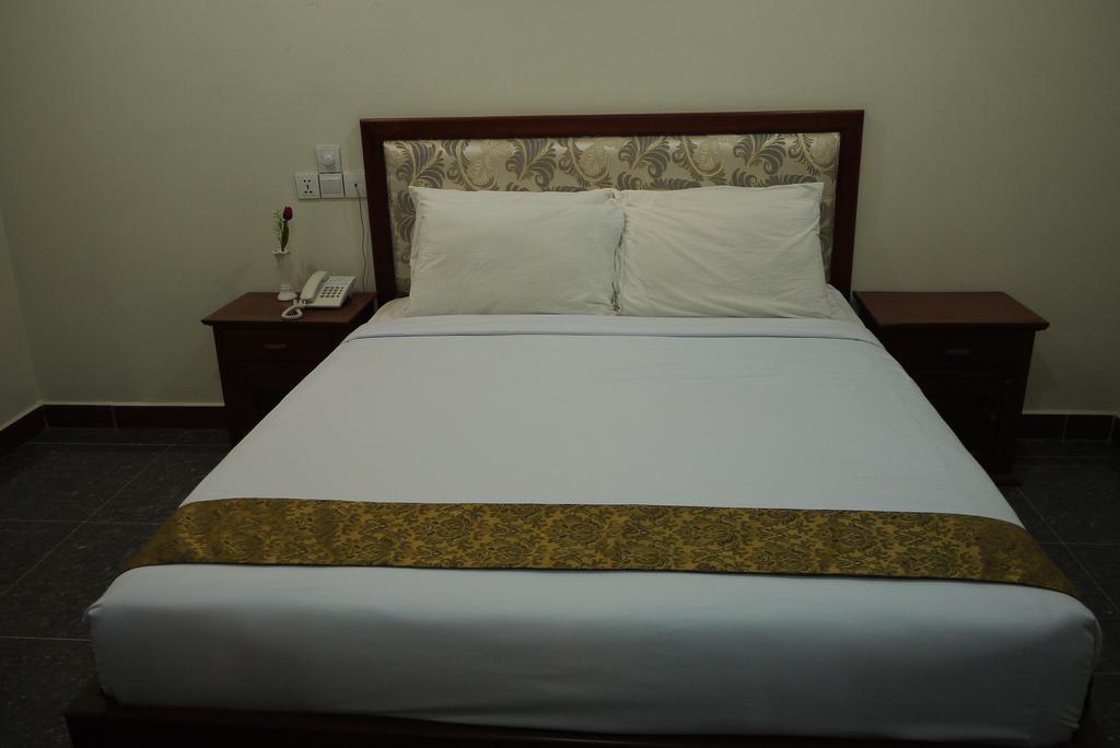 Tan Tower Hotel Пном Пен Екстериор снимка