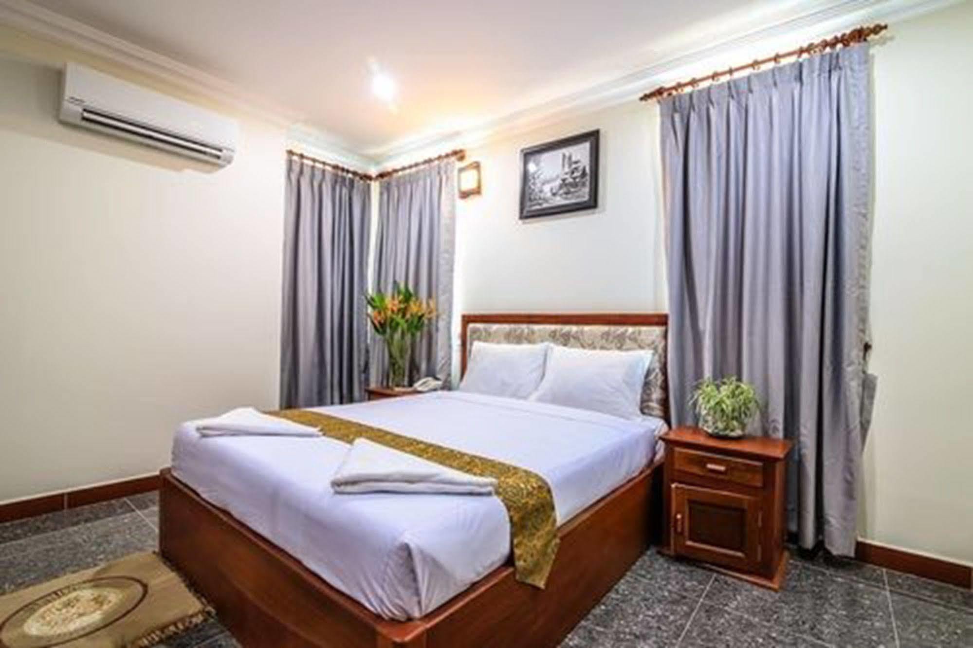 Tan Tower Hotel Пном Пен Екстериор снимка
