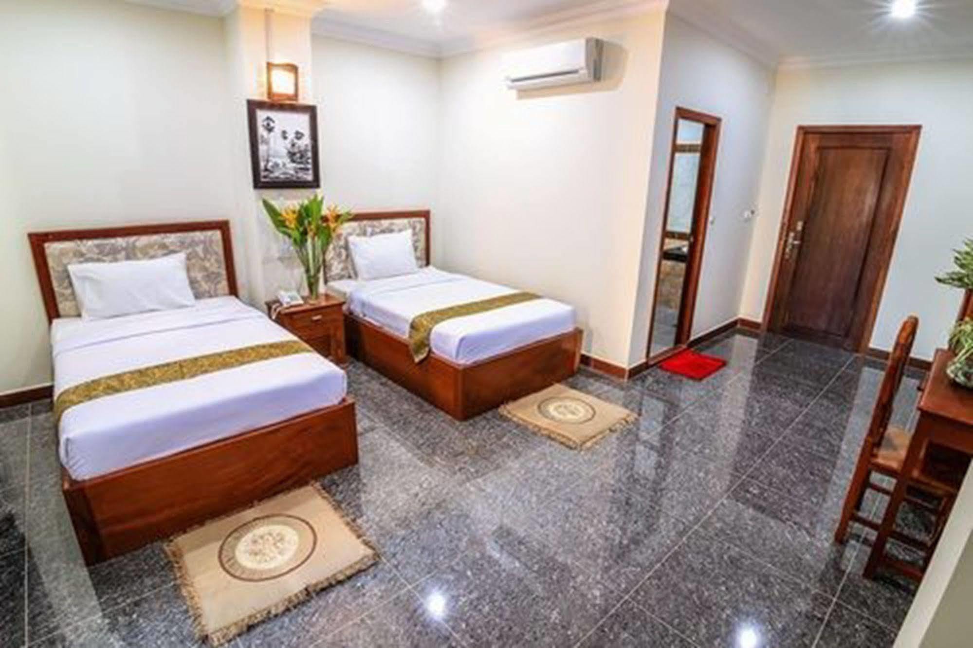 Tan Tower Hotel Пном Пен Екстериор снимка