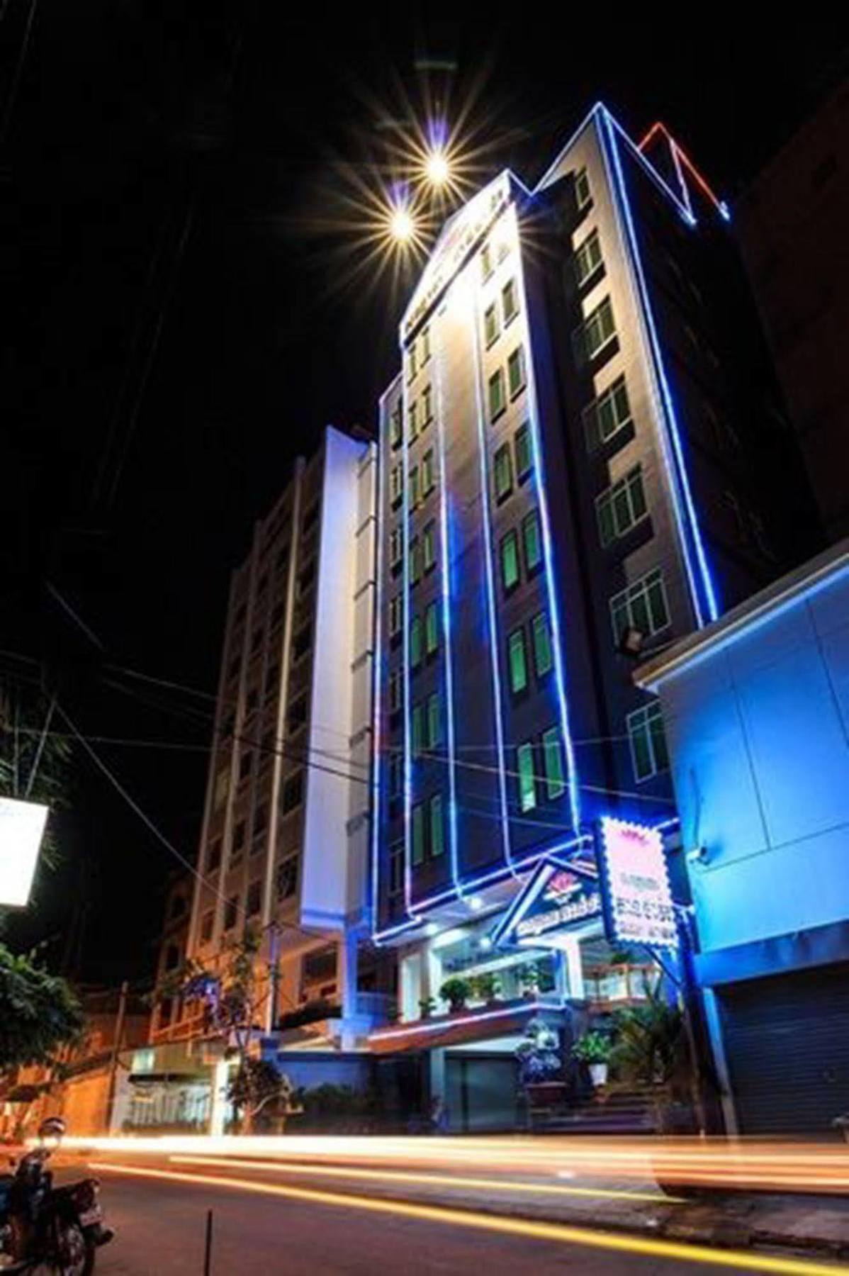 Tan Tower Hotel Пном Пен Екстериор снимка