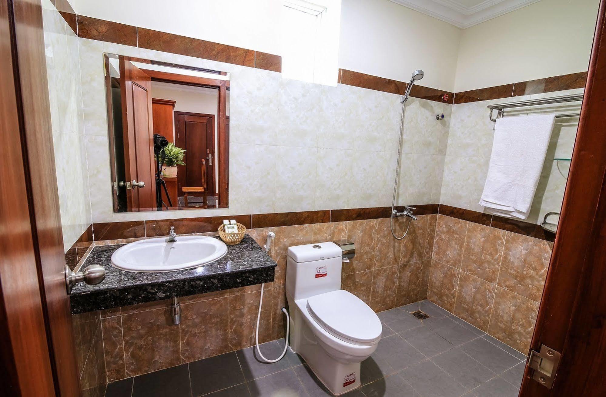 Tan Tower Hotel Пном Пен Екстериор снимка